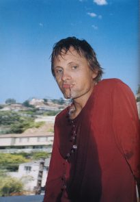 Viggo Mortensen in Arena Homme Oct 2002, p5