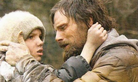 Viggo Mortensen & Kodi Smit-McPhee in The Road