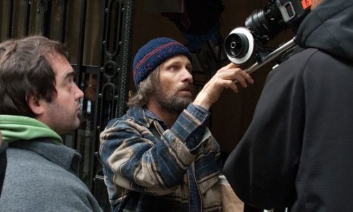 Viggo Mortensen BTS in Todos Tenemos un Plan, John Harris photo