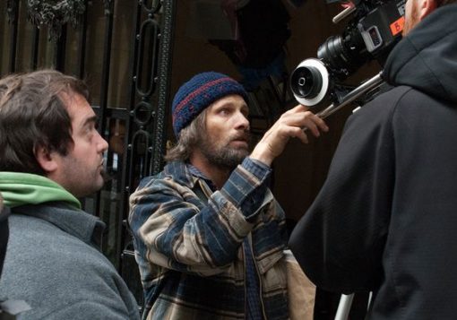Viggo Mortensen BTS in Todos Tenemos un Plan, John Harris photo