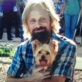 Viggo Mortensen on the Captain Fantastic set with a friendly dog