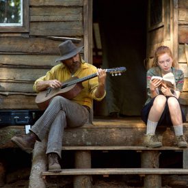 Viggo Mortensen & Annalise Basso in Captain Fantastic