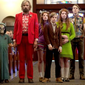 Shree Crooks, Viggo Mortensen, Samantha Isler, Nicholas Hamilton, Annalise Basso, George MacKay, & Charlie Shotwell in Captain Fantastic