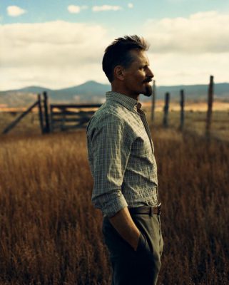 Viggo Mortensen in New Mexico field